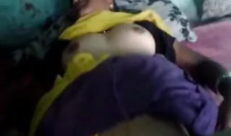 Lacey sedikit London bokep son n mom ebony menyebalkan kontol putih dan menelan
