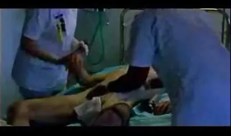 Dia Fucks seksi ibu mertua bokepmomindia di belakang