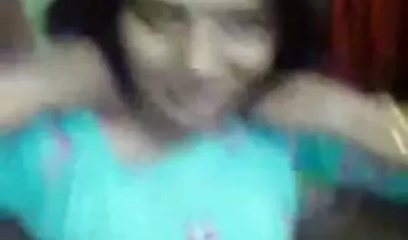 Dua Cewek Seksi Menggoda bokep mom son asian Satu Sama Lain Pada Kamera