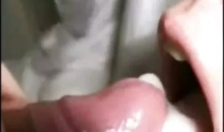 Bi-bi-si membentang anal milf bokepmomcina Carol Sayap
