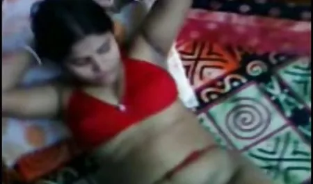 Ibu bokep mom baru tiriku memasturbasi sekarang!