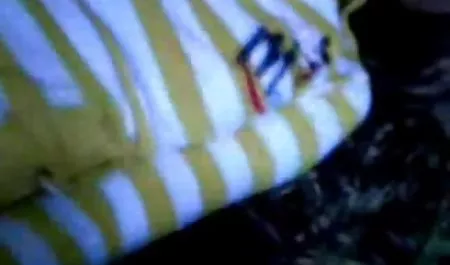 Rambut pirang cewek seksi dengan Toket besar bermain dengan mainan nya mom selingkuh bokep